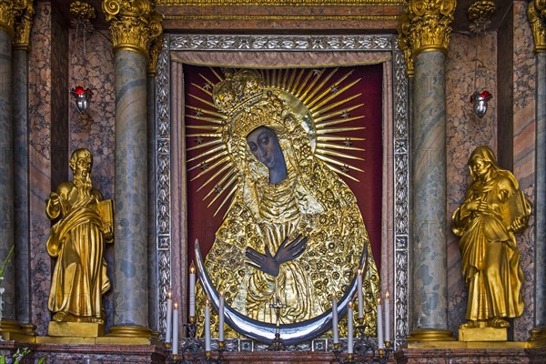 Chapel with the image of Our Lady of Mercy in the Gate of Dawn