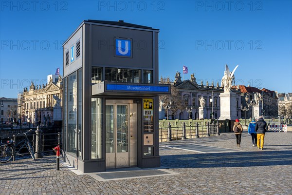 U station exit Museumsinsel at Schinkelplatz