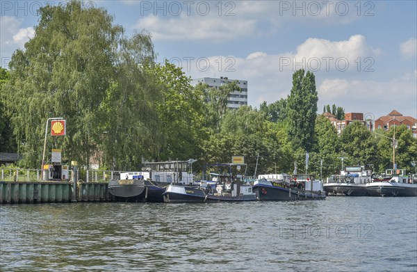 Shell filling station for boats and ships