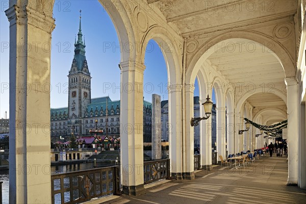 Alster arcades with view of the town hall tower