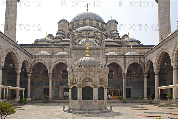 Forecourt with purification fountain in front of the New Mosque