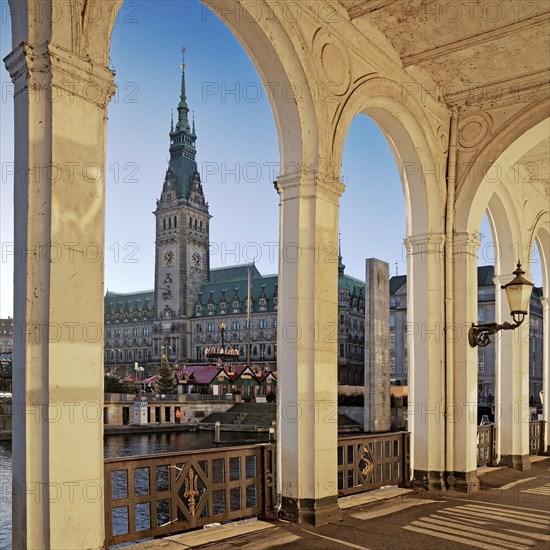 Alster arcades with view of the town hall tower