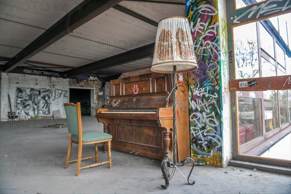 Old piano