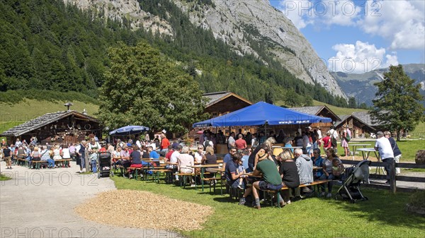 Kirtag in Almdorf Eng