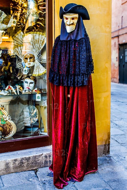 Bauta mask - Photo12-imageBROKER-Raimund Franken