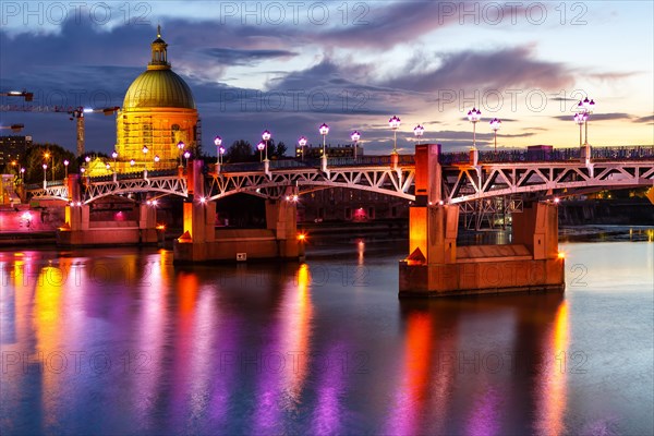 Pont Saint-Pierre bridge with Garonne river in Toulouse