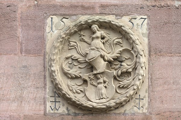 Coat of arms of the 1557 Liberation of the Clarner family on the back of the Fembohaus