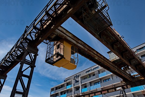 Crane installation on a former industrial site on Wilhelminenhofstrasse in Oberschoeneweide