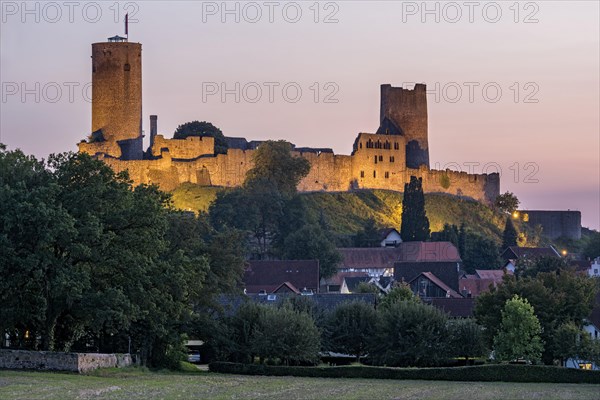 Illuminated castle ruins of the medieval Stauferburg Muenzenberg