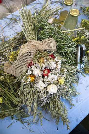 Flower ribbon of straw flowers and oats