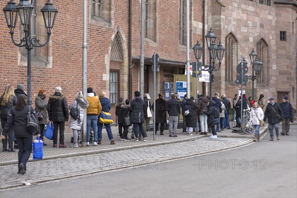 Queue outside a Red Cross vaccination centre during the 2021 pandemic