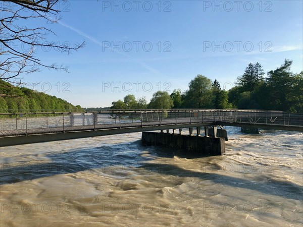 Marienklausen Bridge over the Isar at high water