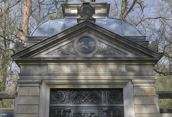 Langenscheidt family grave