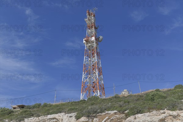 Telecommunications tower