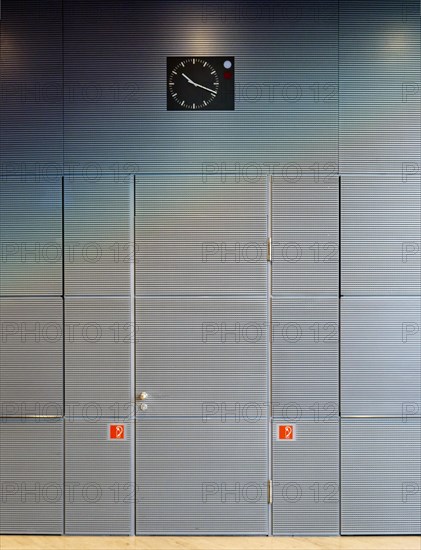Silver-coloured wall panelling with integrated door in the German Reichstag
