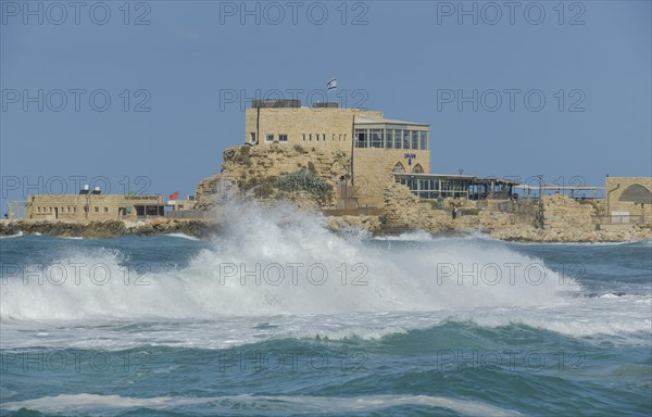 Harbour building with restaurant