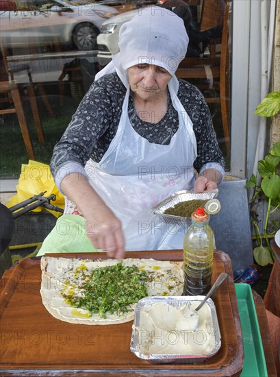 Drusin prepares a pita