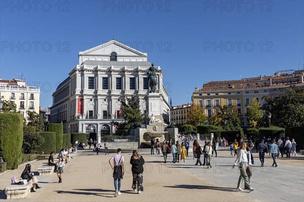 Plaza de Oriente with opera house