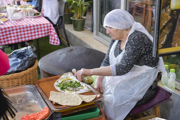 Drusin prepares a pita