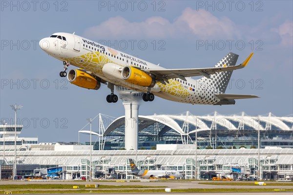 A Vueling Airbus A320 aircraft with registration number EC-MNZ at the airport in Munich