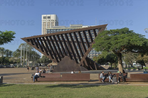 Sculpture by Yigal Tumarkin as Holocaust Memorial