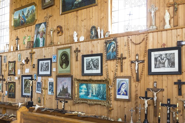 Votive offerings and votive pictures in the old pilgrimage chapel Witterschneekreuz