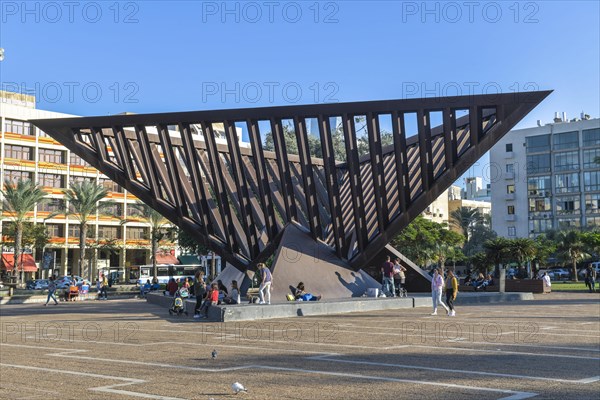 Sculpture by Yigal Tumarkin as Holocaust Memorial