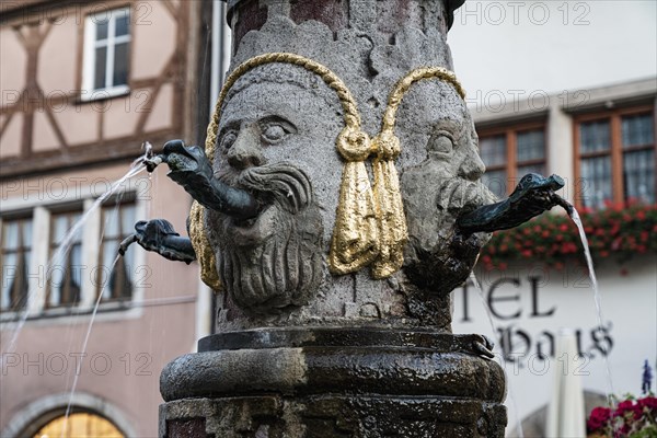 Fountain figure