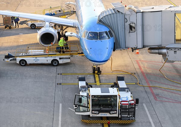 Ground staff Flight handling Aircraft KLM Cityhopper