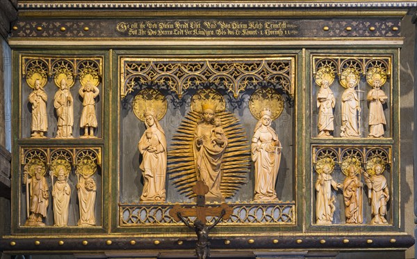 Altar figures
