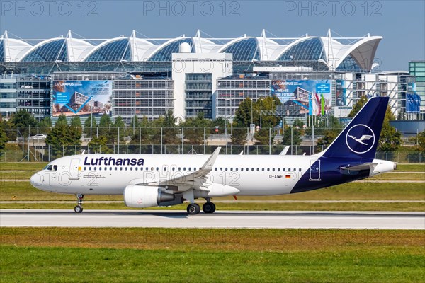 A Lufthansa Airbus A320 aircraft with the registration D-AIWE at the airport in Munich