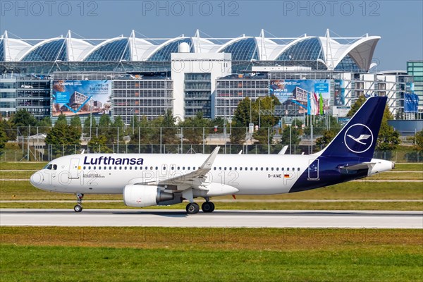 A Lufthansa Airbus A320 aircraft with the registration D-AIWE at the airport in Munich