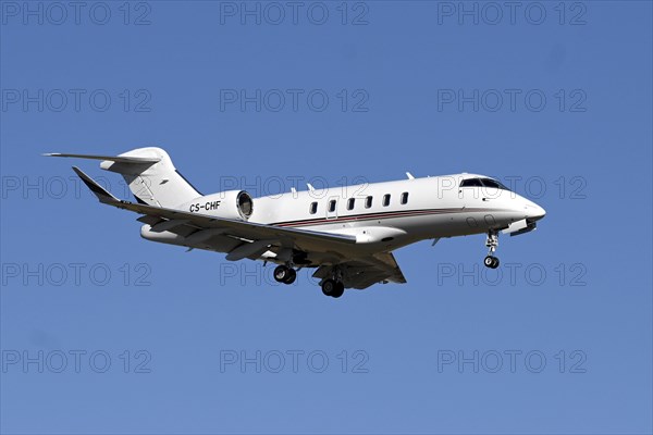 Aircraft NetJets Bombardier BD-100-1A10 Challenger 350