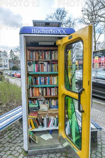 Buecherboxx am tram station Grunewald