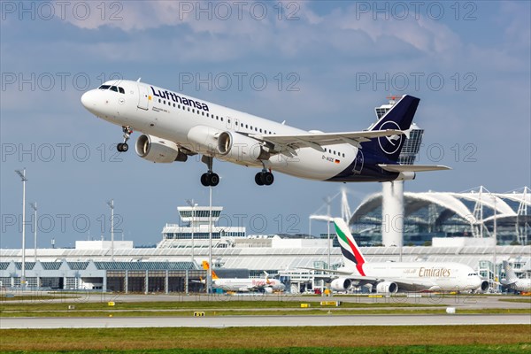 A Lufthansa Airbus A320 aircraft with the registration D-AIZE at the airport in Munich