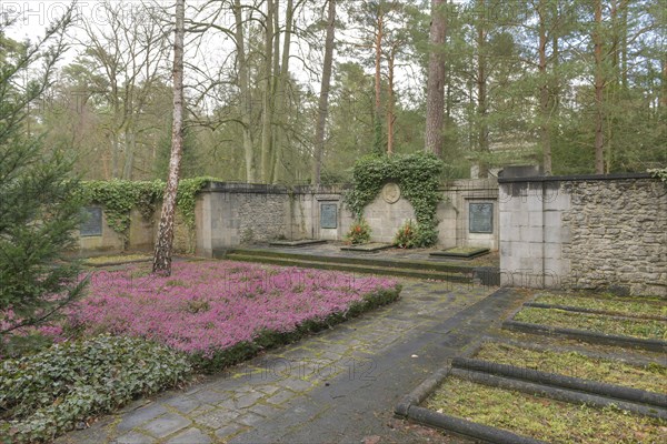 Siemens family grave