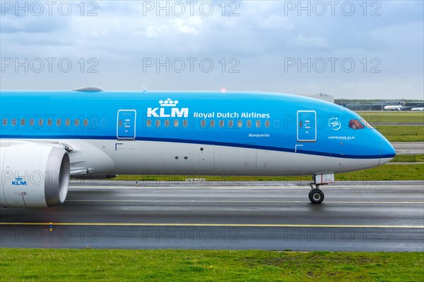 A KLM Royal Dutch Airlines Boeing 787-9 Dreamliner aircraft with registration PH-BHM at the airport in Amsterdam
