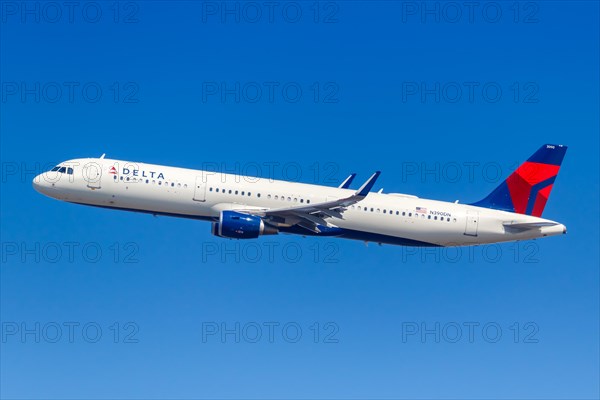 A Delta Air Lines Airbus A321 aircraft with registration N390DN at New York John F Kennedy