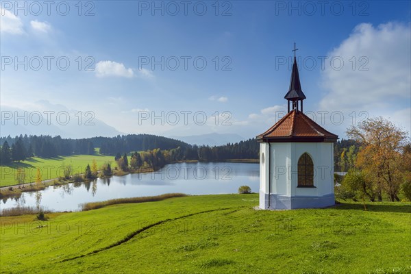 Lake Hegratsried with little Gothic chapel in autumn