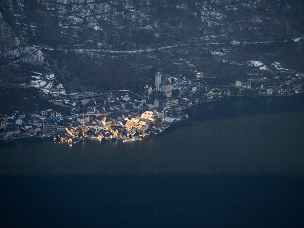 Hallstatt on Lake Hallstatt in the evening light