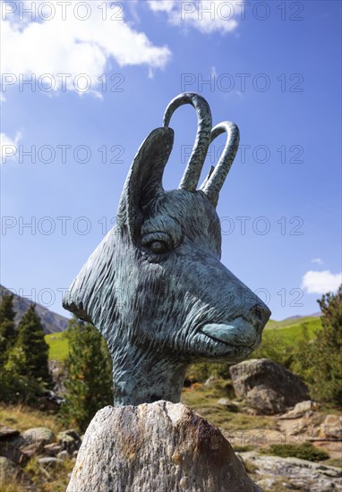 Chamois statue on the hiking trail from Vent to the Rofenhoefe
