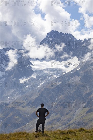 Hiker looking into the mountain massif of the Oetztal Alps in the rear Passeier Valley