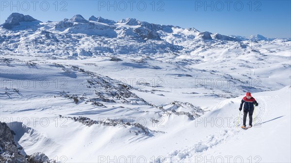 Snowshoe hiker