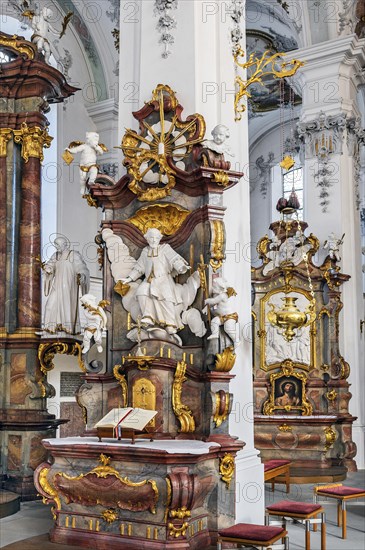 Side altars