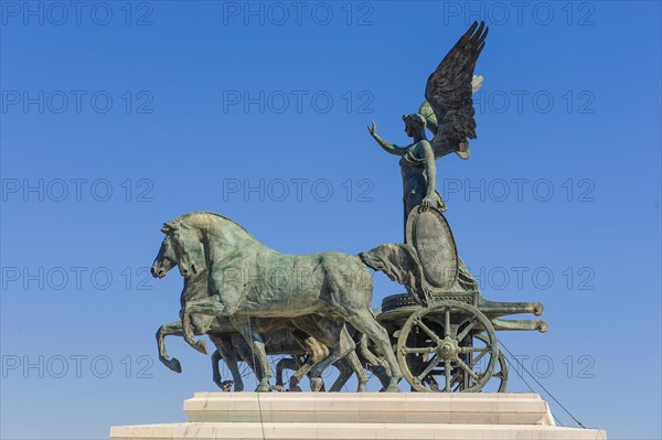 Quadriga of Unity with shield with inscription Hic manebimus optime