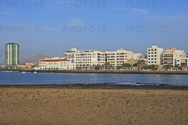 Houses on the harbour promenade with Grand Hotel Arrecife