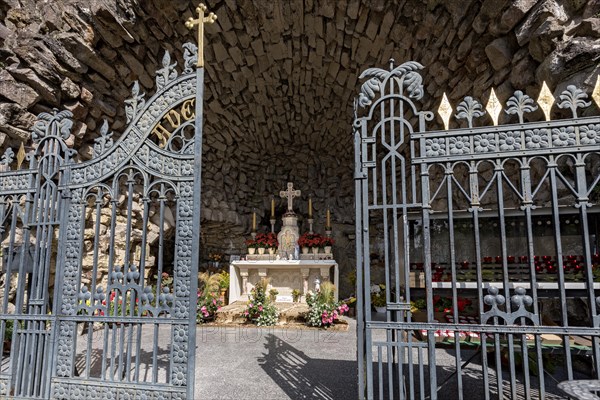Entrance gate and altar