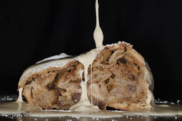 Apple strudel with sultanas