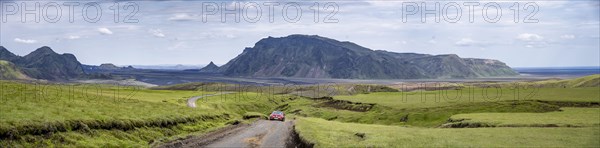 Unpaved road into Pakgil