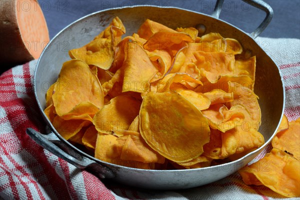 Sweet crisps in sweet potato